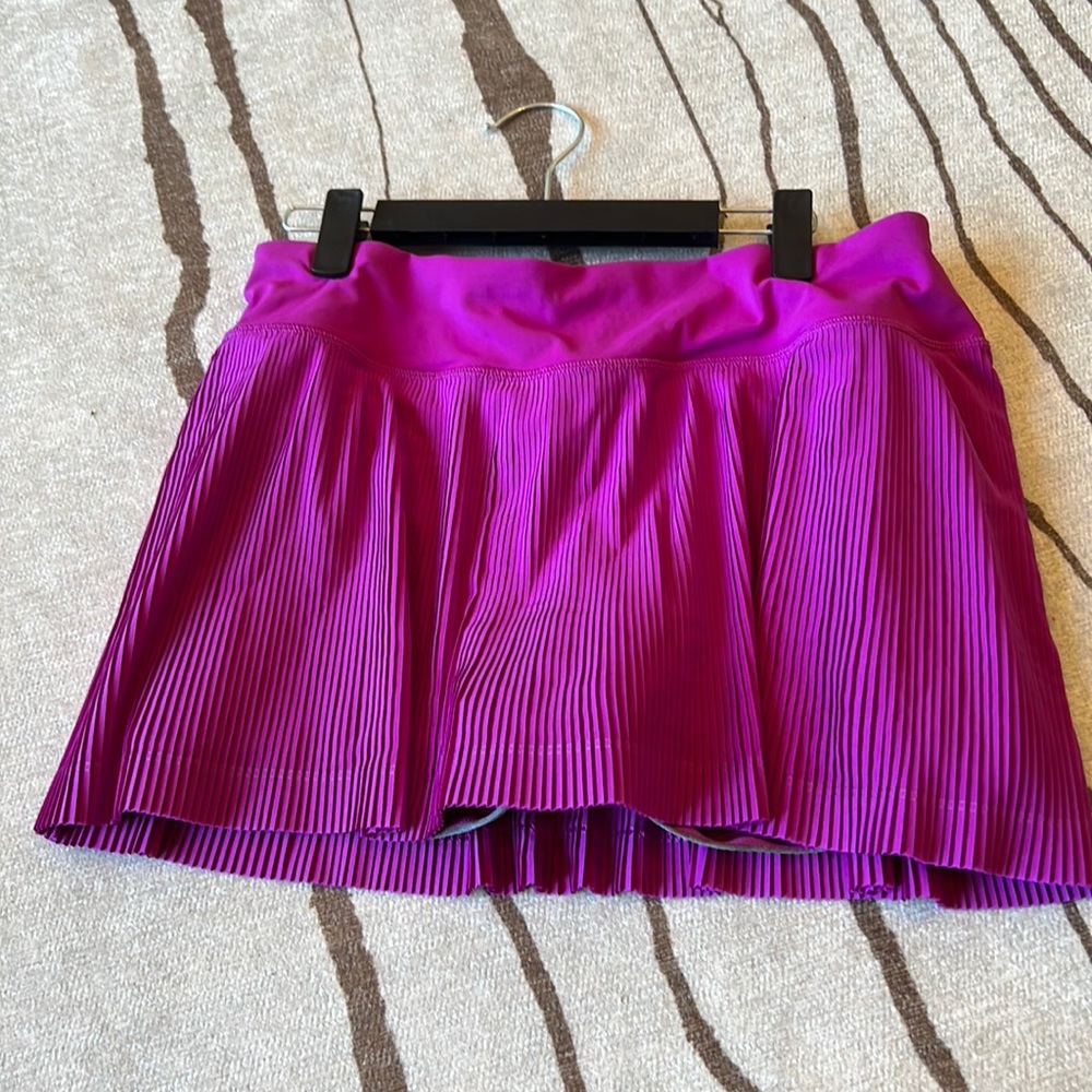 Lululemon pleat to street Skirt raspberry color